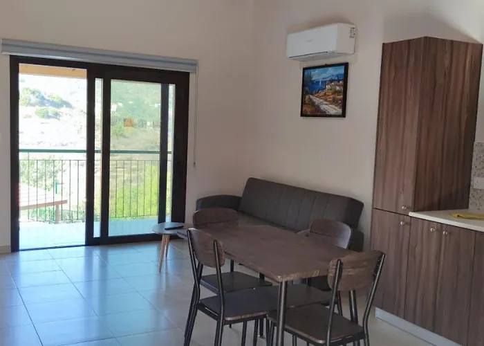 Aparthotel Limeria Alona